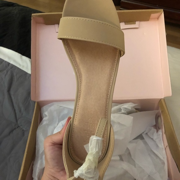 BNIB Charlotte Russe Leah Heel, Nude, Size 7 - Picture 3 of 8